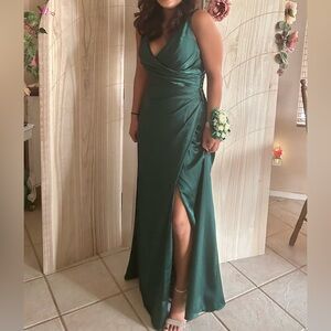 DAVID’S BRIDAL Galina Signature Emerald Green Formal Dress Women’s Size 4 Petite